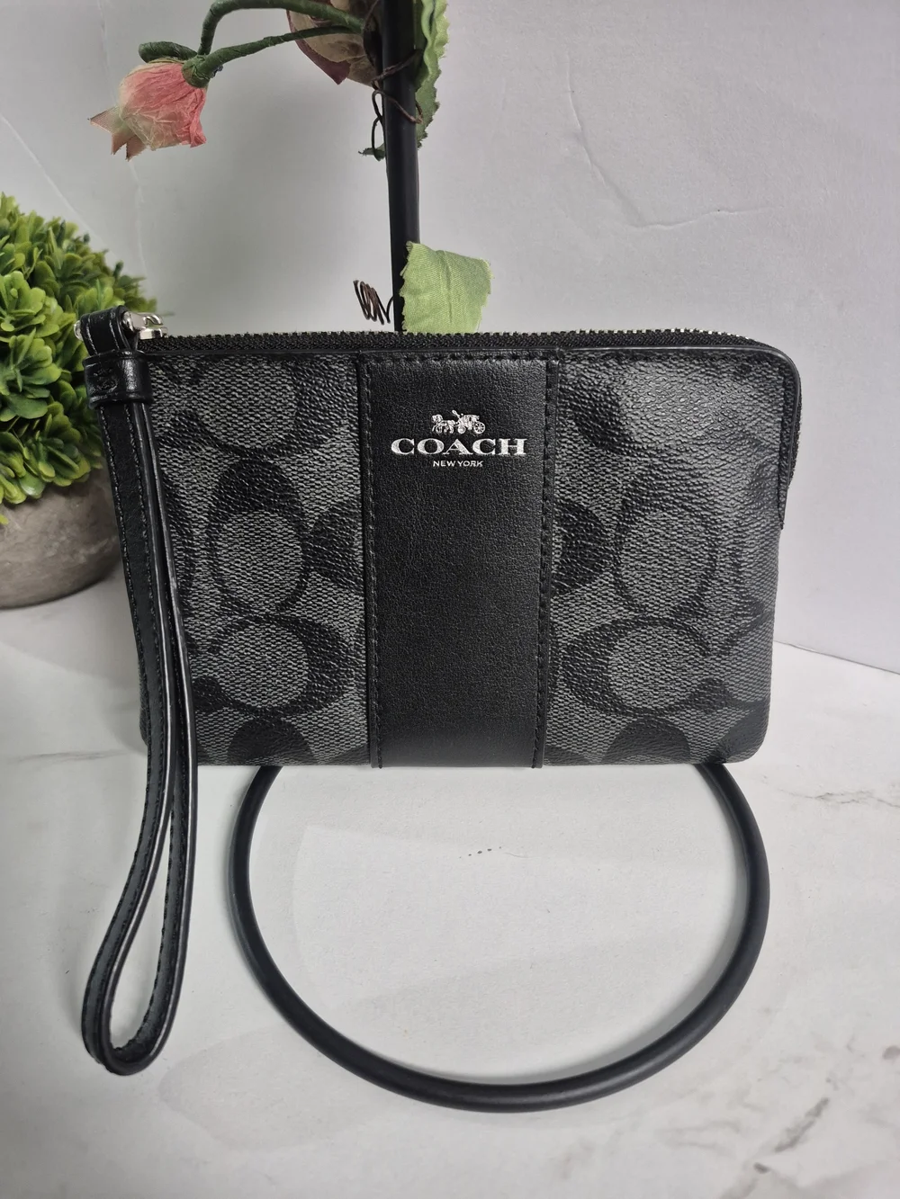 Coach Black Signature Zip Wristlet - COACH New York - Picture 1 of 4
